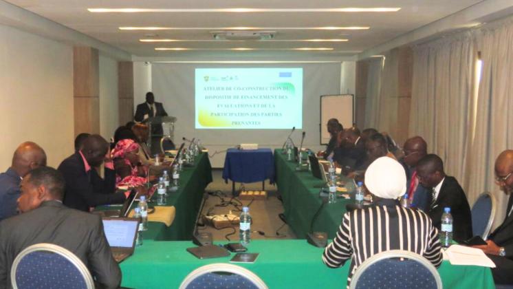 Participatory workshop in Abidjan attended by representatives from various government bodies, voluntary organizations for professional evaluation (VOPEs), and civil society organizations in Côte d'Ivoire. The workshop was facilitated by the Center for Learning on Evaluation and Results for Francophone Africa, an implementing partner of the Global Evaluation Initiative.